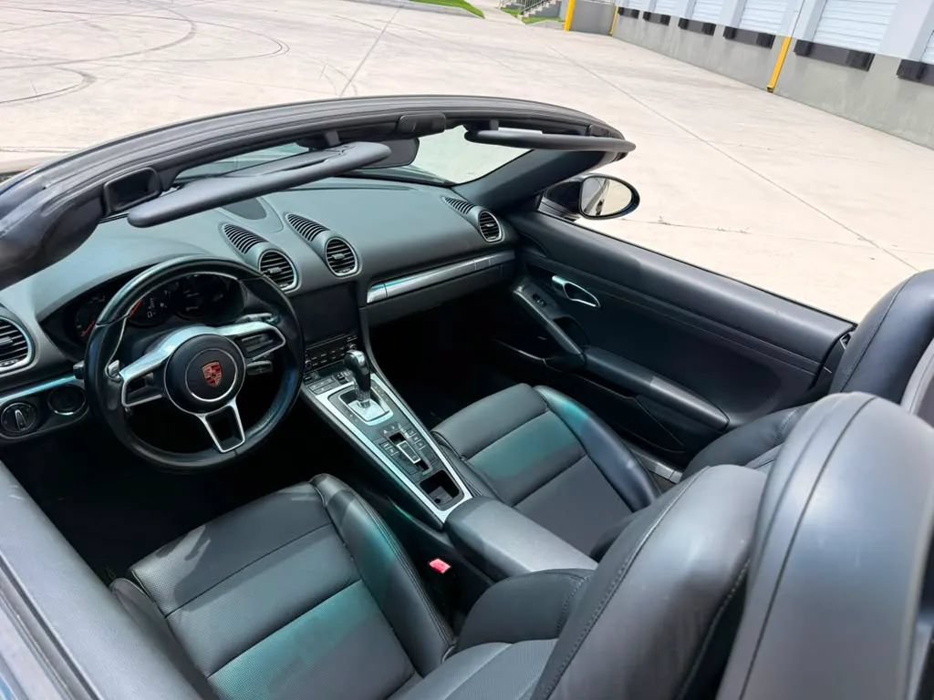 Used 2019 Porsche 718 Boxster RWD image 11
