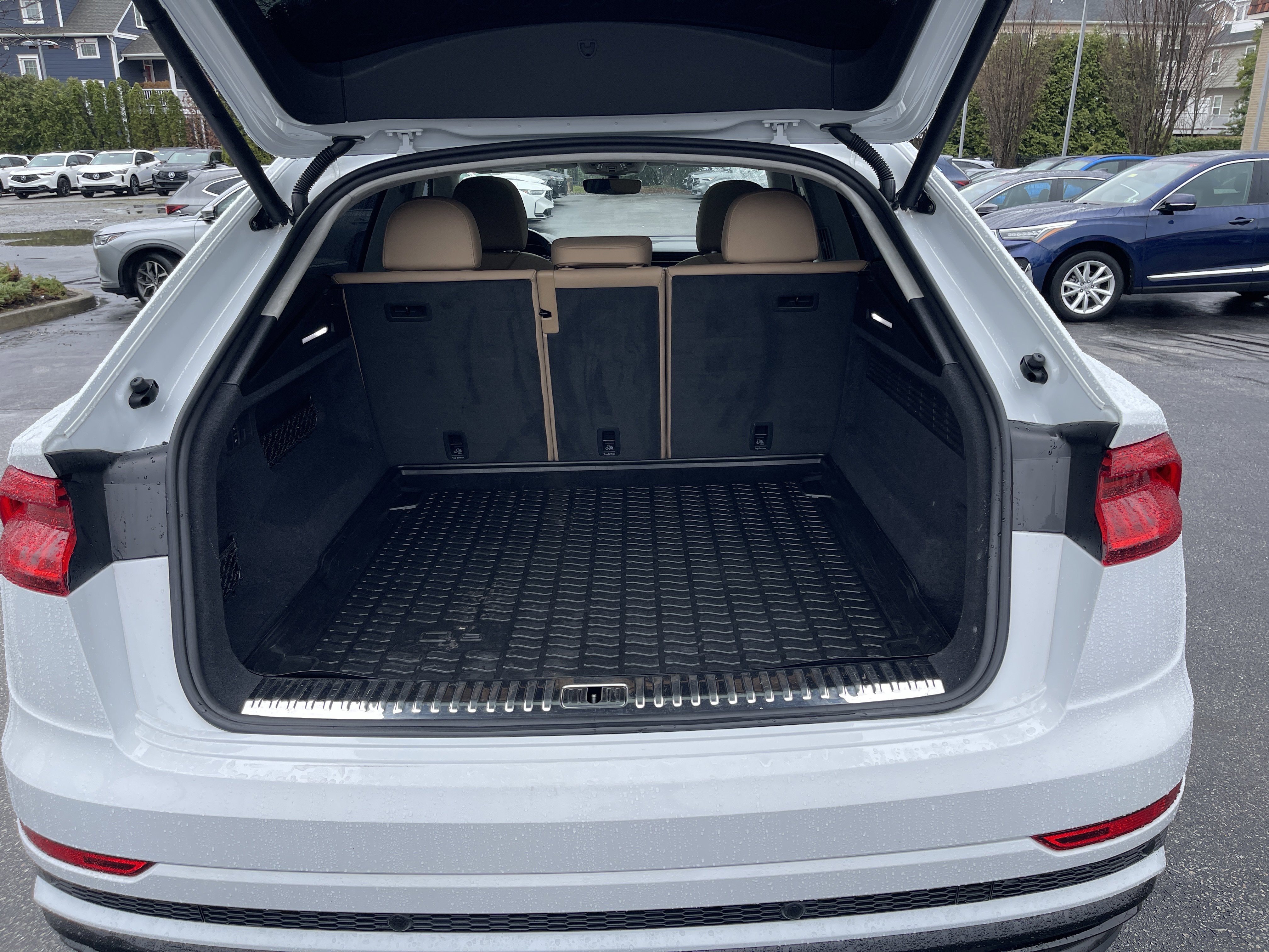 Used 2020 Audi Q8 Prestige w/ Prestige Package image 15