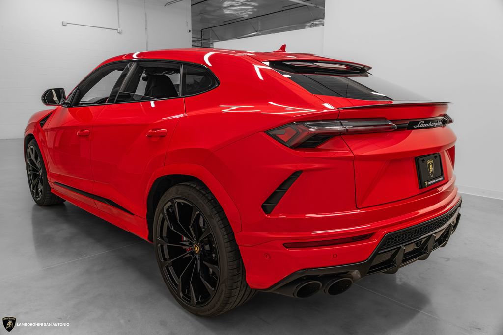 Used 2022 Lamborghini Urus AWD/4WD image 3