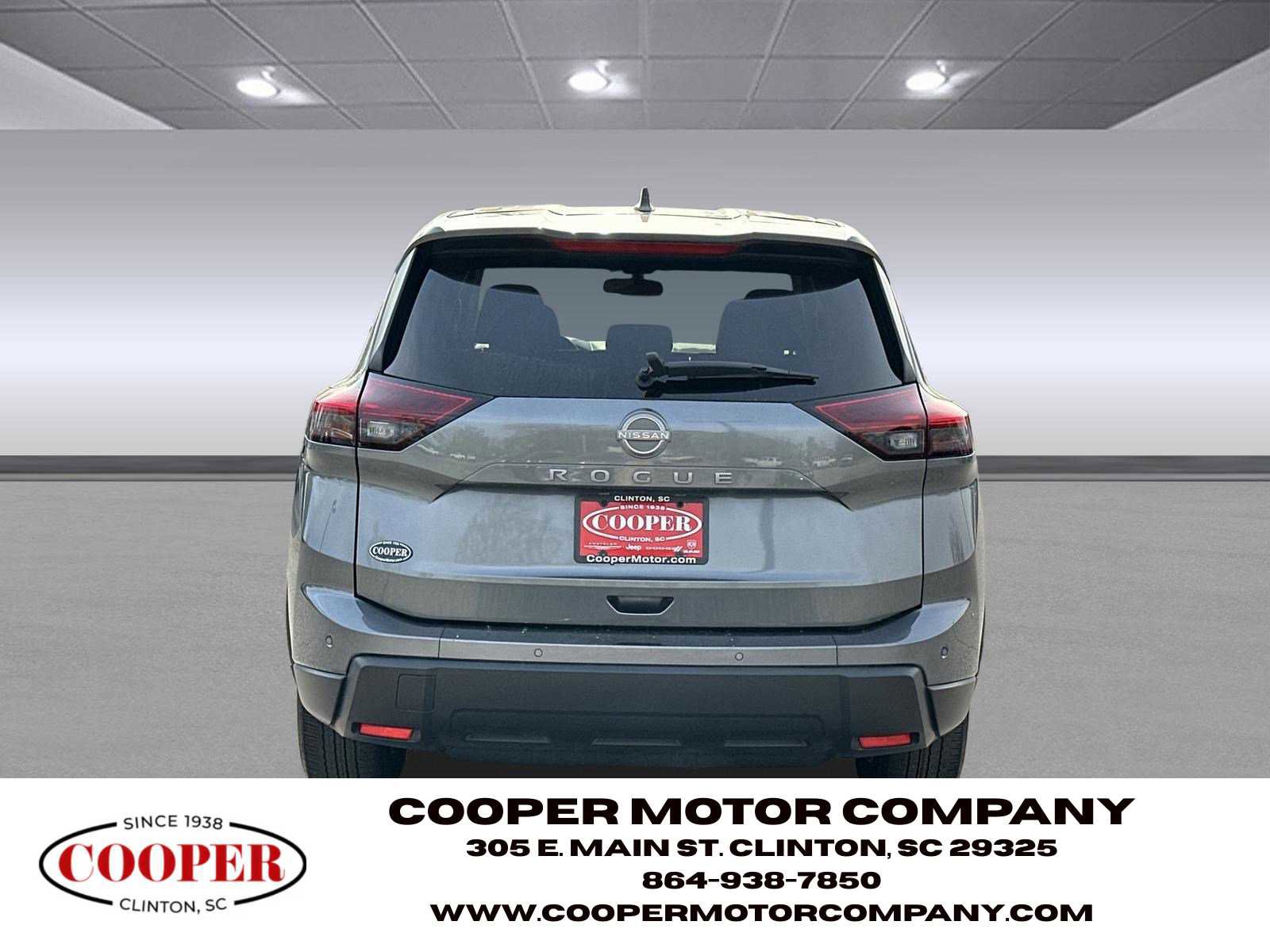 Used 2025 Nissan Rogue SV image 4