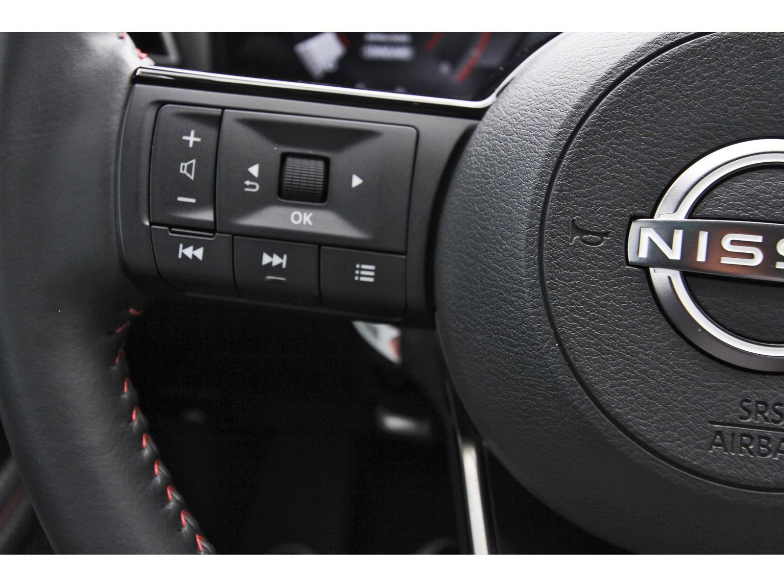 Certified 2025 Nissan Kicks SR FWD image 18