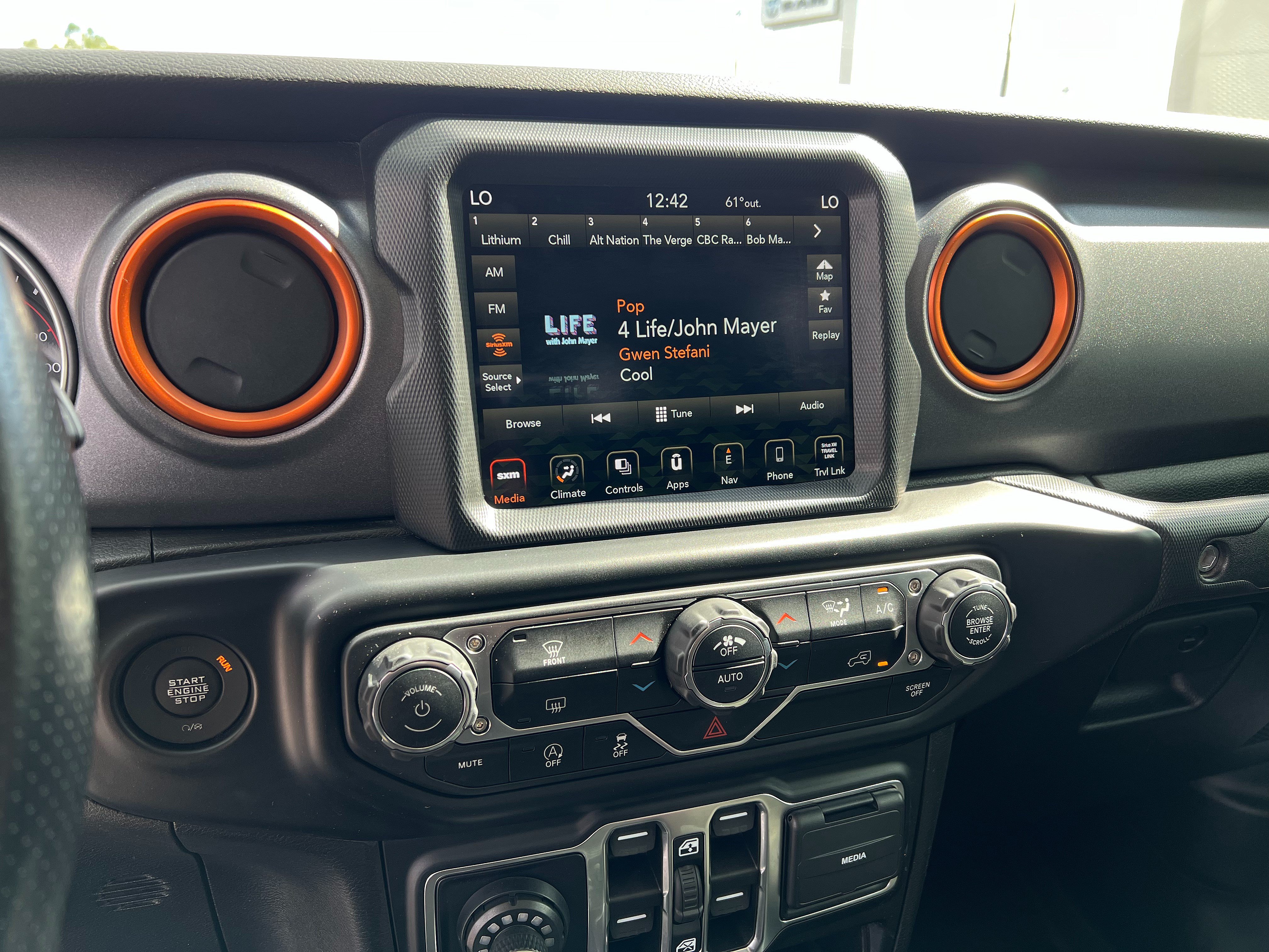 Used 2022 Jeep Gladiator Mojave AWD/4WD image 14