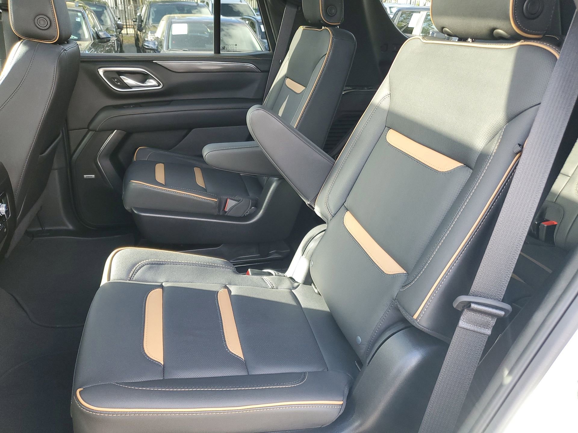 Used 2024 GMC Yukon AT4 w/ Technology Package image 12