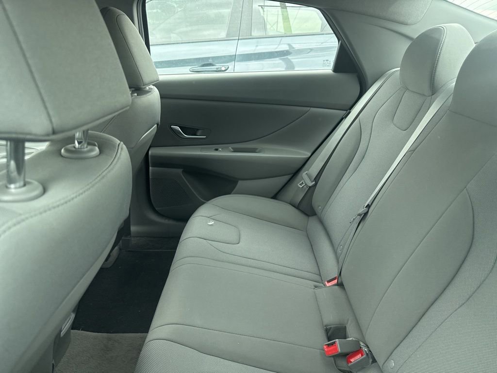 Used 2024 Hyundai Elantra SE image 9
