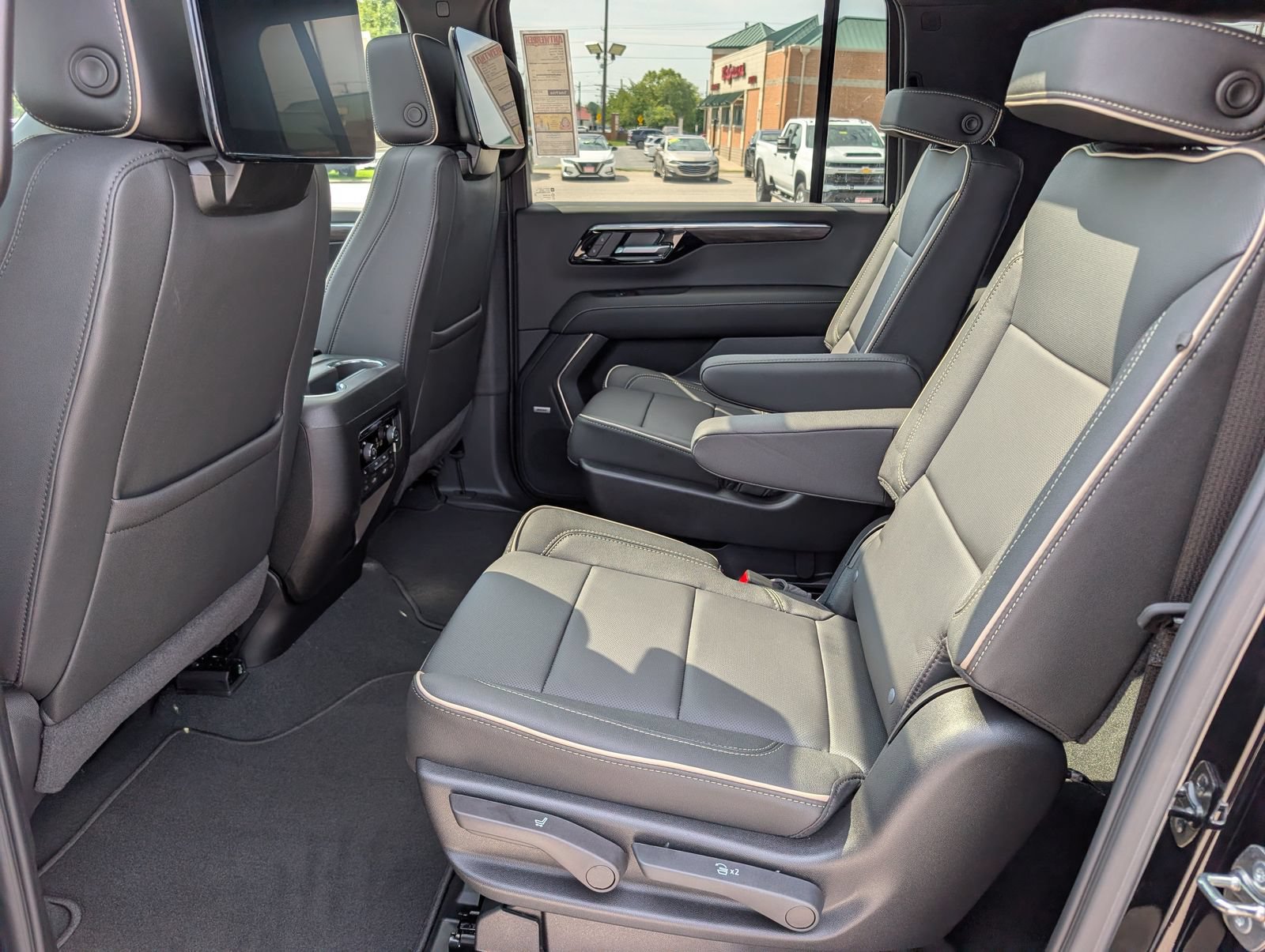 New 2026 Chevrolet Suburban Premier AWD/4WD image 14