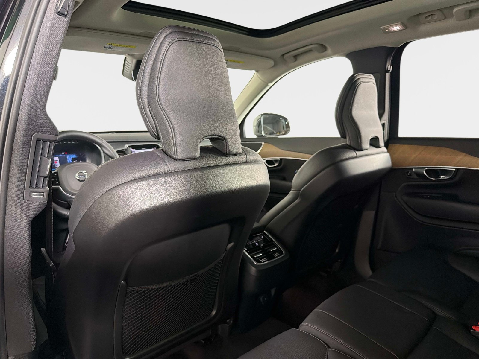 Used 2025 Volvo XC90 B6 Plus AWD/4WD image 34