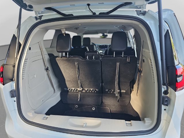 Used 2023 Chrysler Pacifica Touring-L FWD image 29