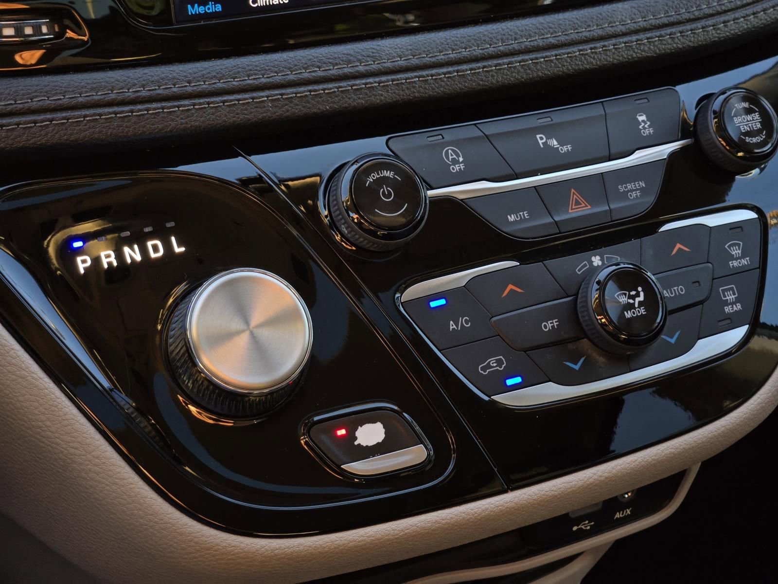 Used 2019 Chrysler Pacifica Limited image 27