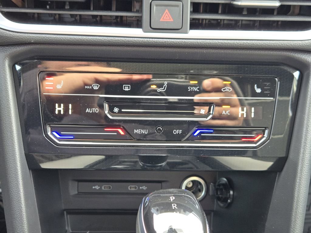 New 2026 Volkswagen Taos SE image 16