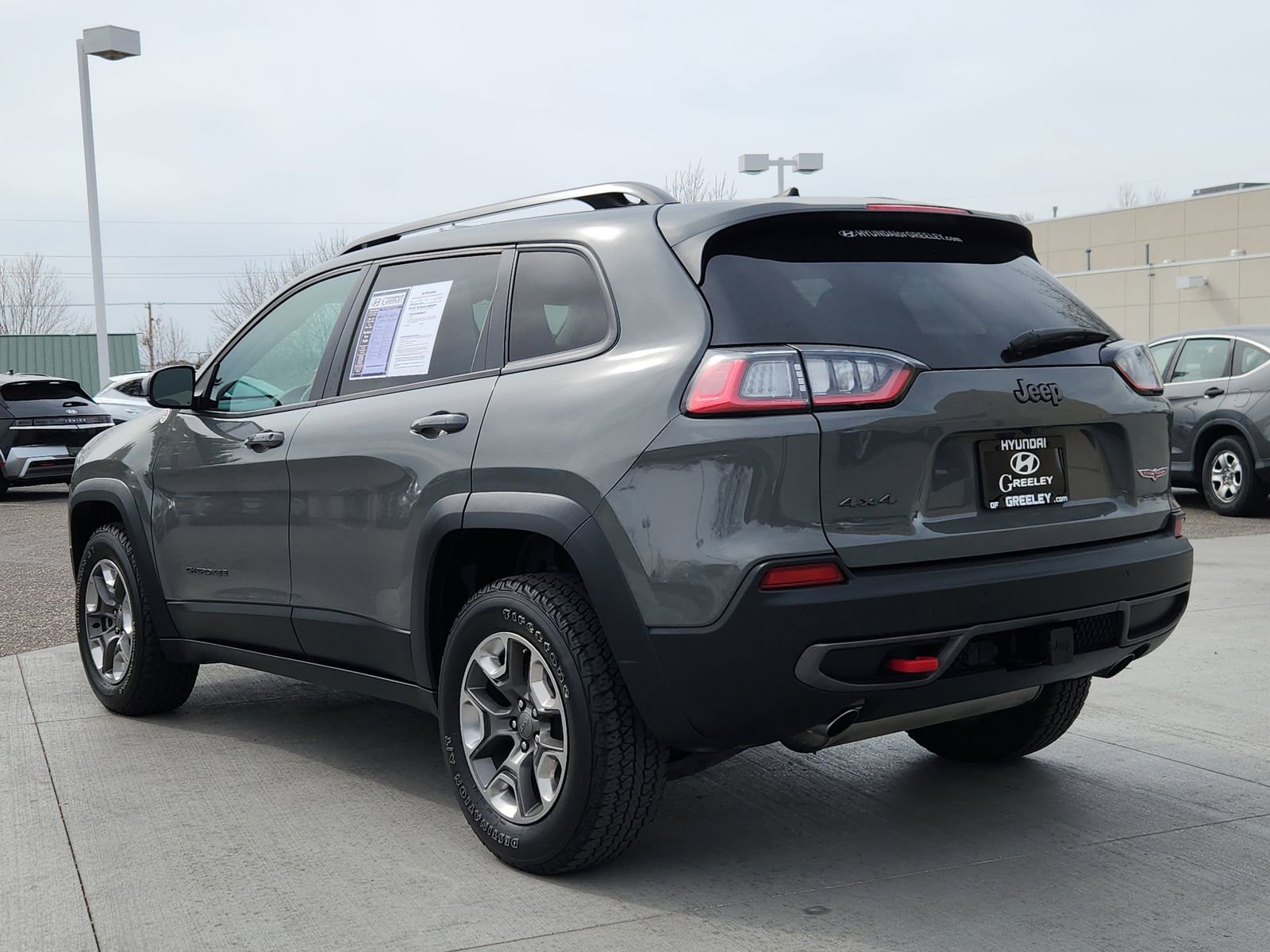 Used 2019 Jeep Cherokee Trailhawk w/ Comfort/Convenience Group AWD/4WD image 3