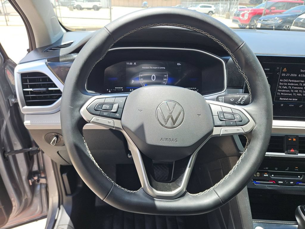 Used 2025 Volkswagen Taos SE AWD/4WD image 18