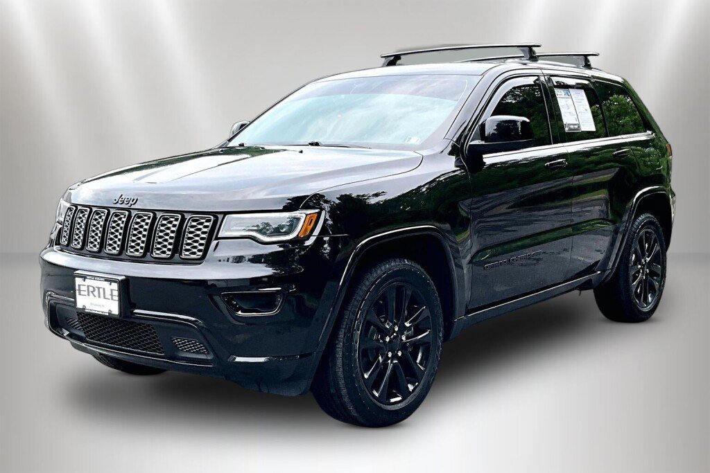 Used 2021 Jeep Grand Cherokee Laredo X AWD/4WD image 3