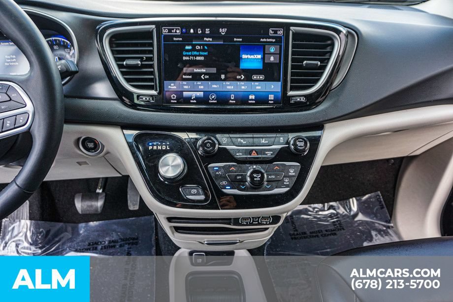 Used 2023 Chrysler Pacifica Touring-L FWD image 46