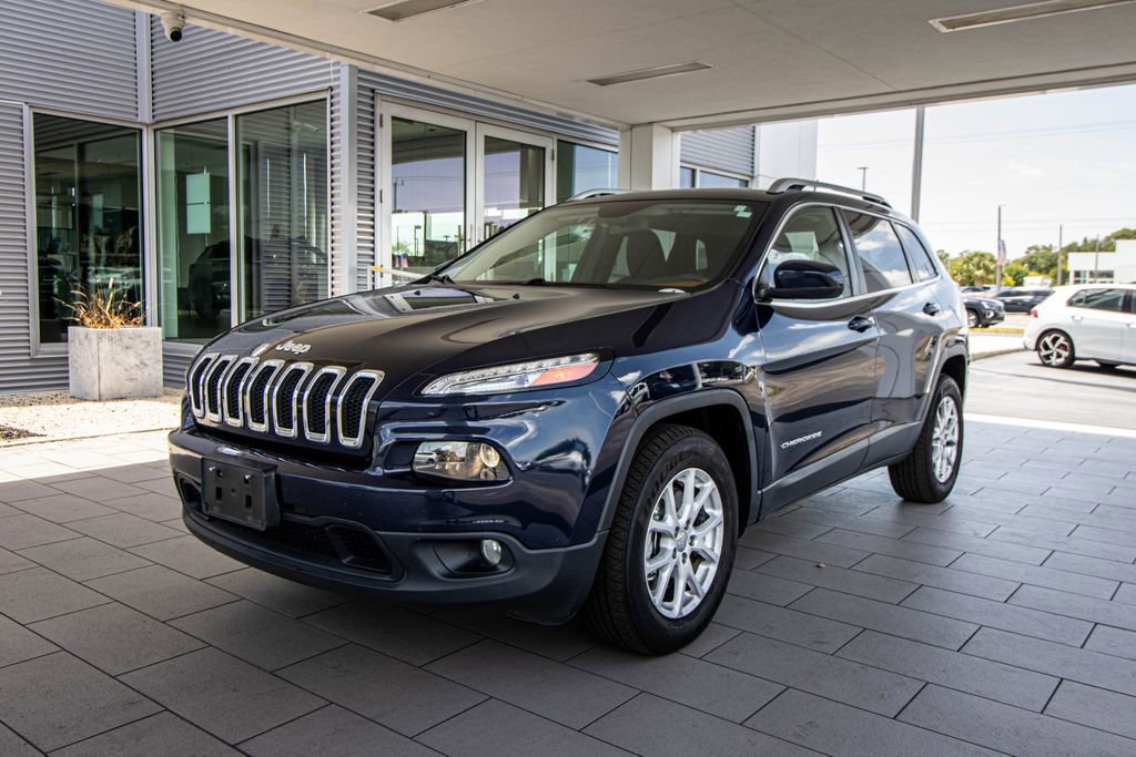 Used 2015 Jeep Cherokee Latitude w/ Cold Weather Group AWD/4WD image 9