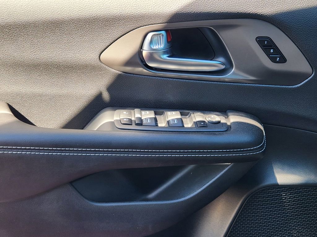 New 2026 Chrysler Pacifica Select w/ S Appearance Package image 16