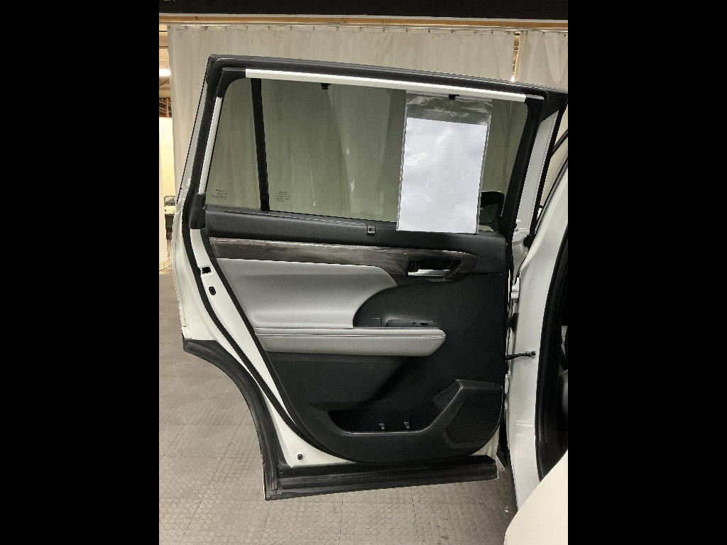 Used 2021 Toyota Highlander Limited AWD/4WD image 20