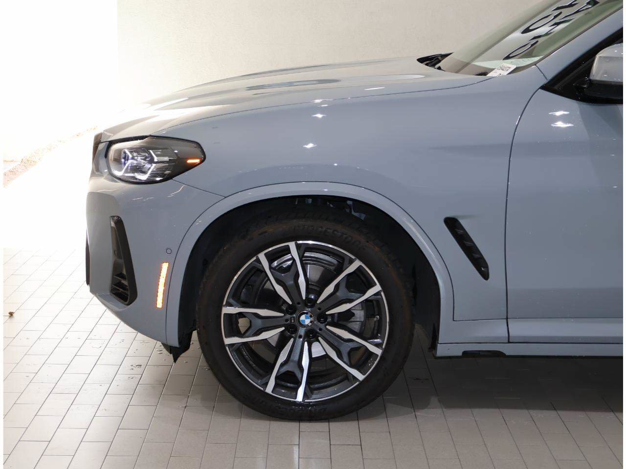 Certified 2024 BMW X4 xDrive30i w/ Premium Package AWD/4WD image 4