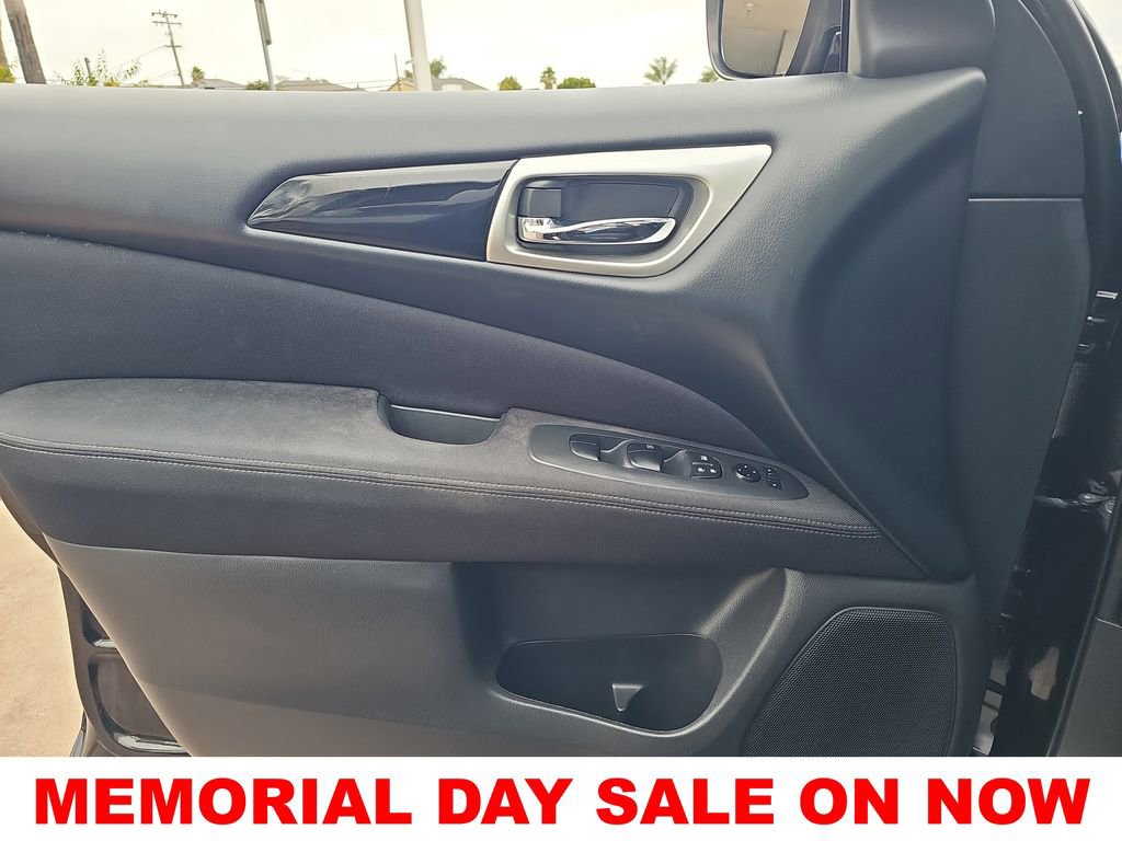 Used 2017 Nissan Pathfinder S FWD image 26
