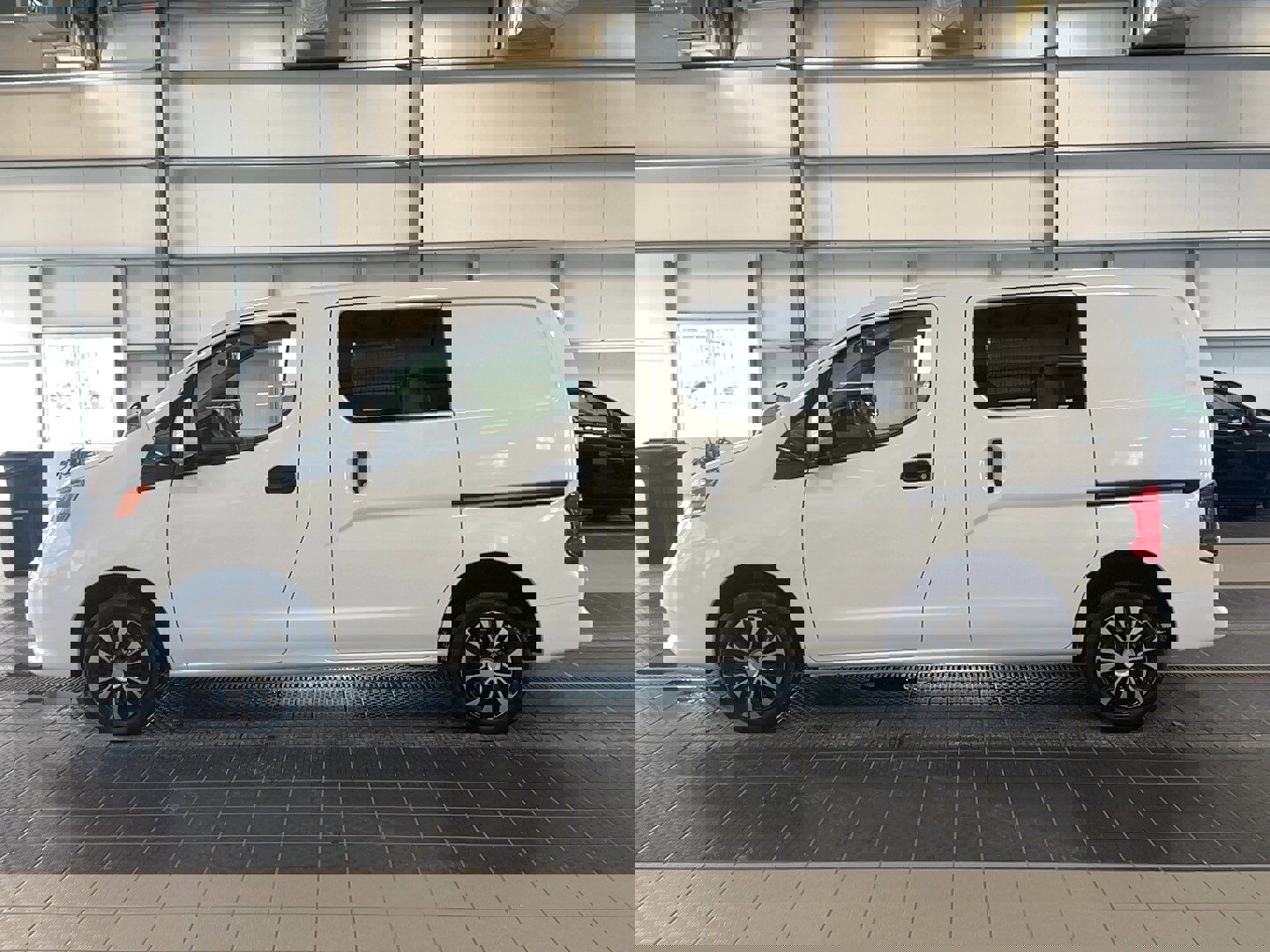 Used 2021 Nissan NV200 SV w/ Sliding Door Glass Package image 5