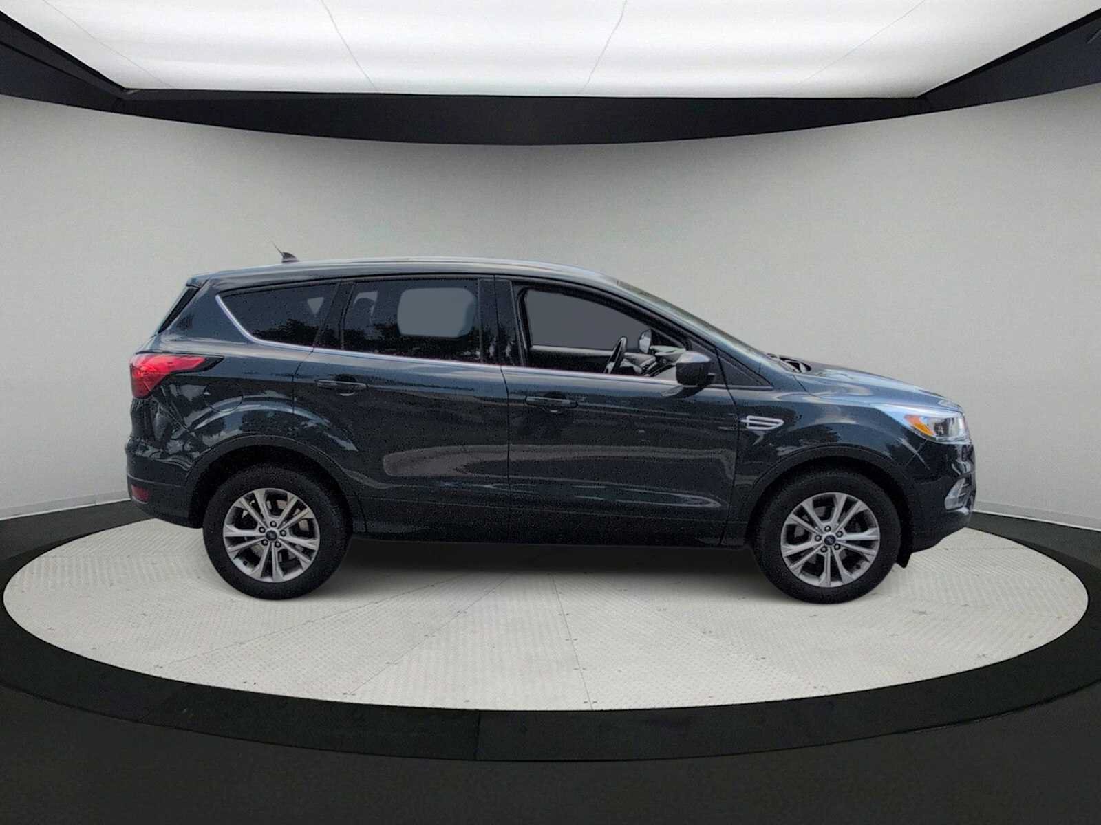 Used 2019 Ford Escape SE FWD image 9