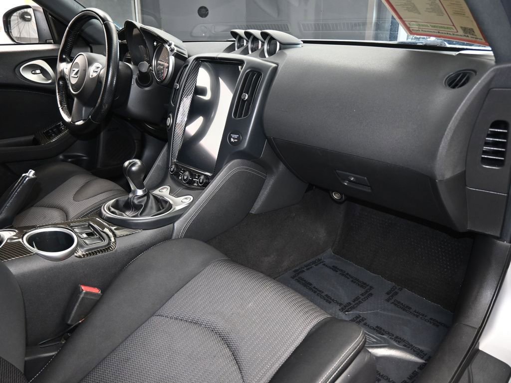 Used 2020 Nissan 370Z w/ Sport Package image 39