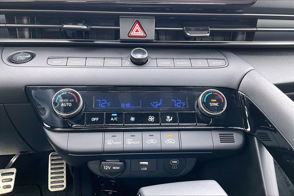 Certified 2025 Hyundai Elantra SEL image 31