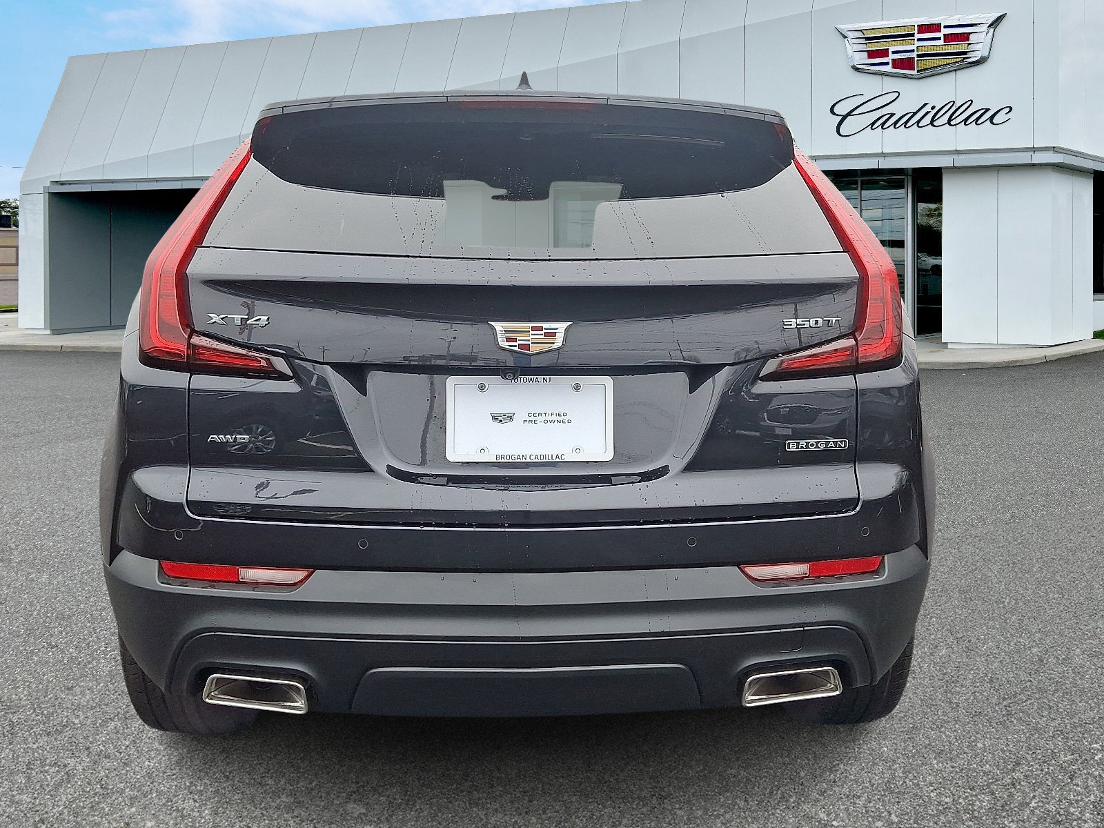 Certified 2023 Cadillac XT4 Luxury w/ Cold Weather Package image 4