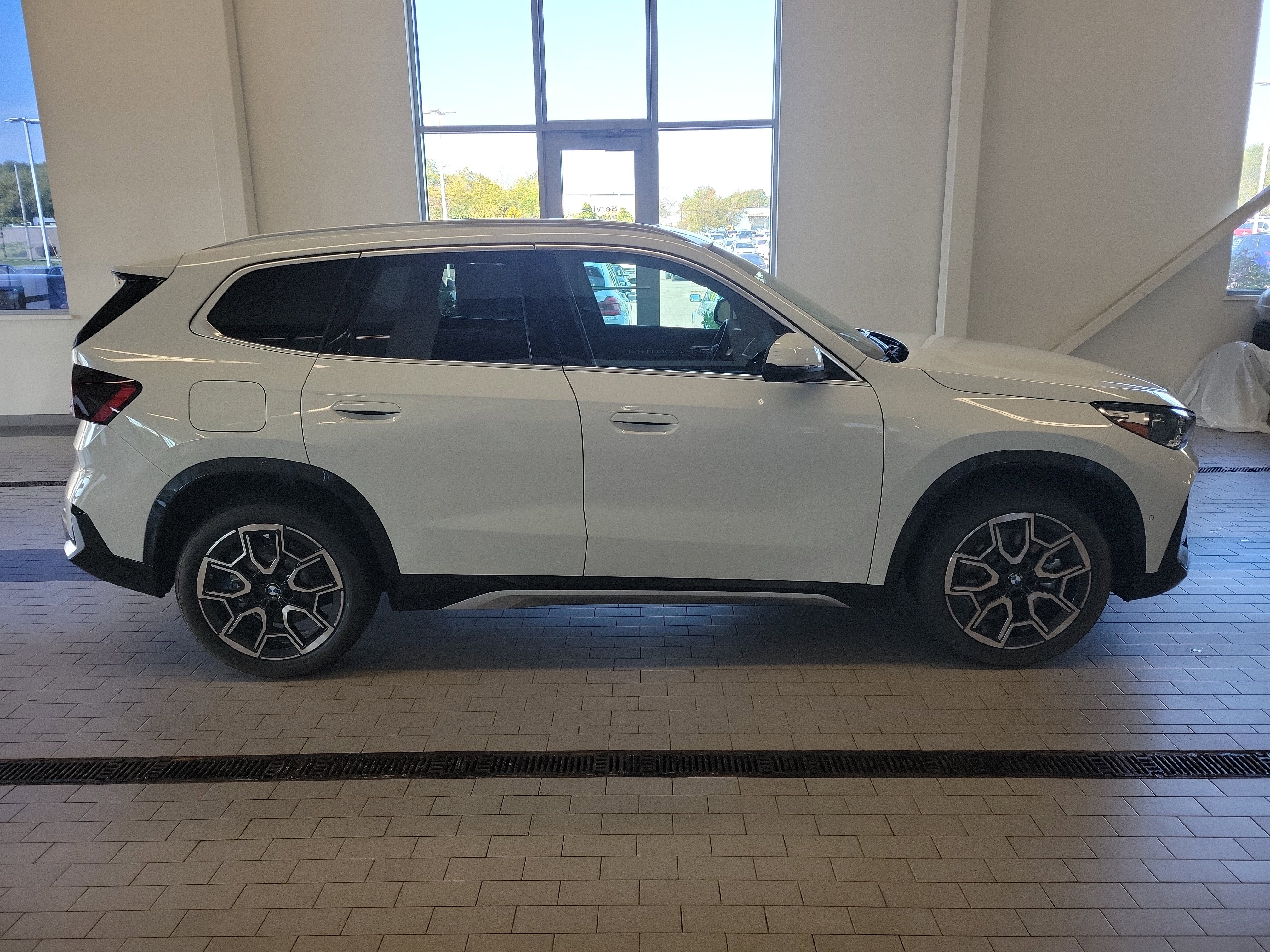 Used 2026 BMW X1 xDrive28i w/ Convenience Package AWD/4WD image 4