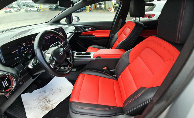 Used 2025 Chevrolet Equinox EV RS FWD image 5