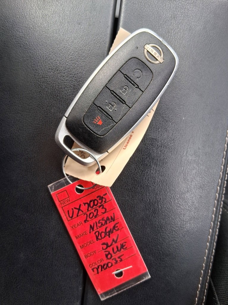 Used 2023 Nissan Rogue SV image 13