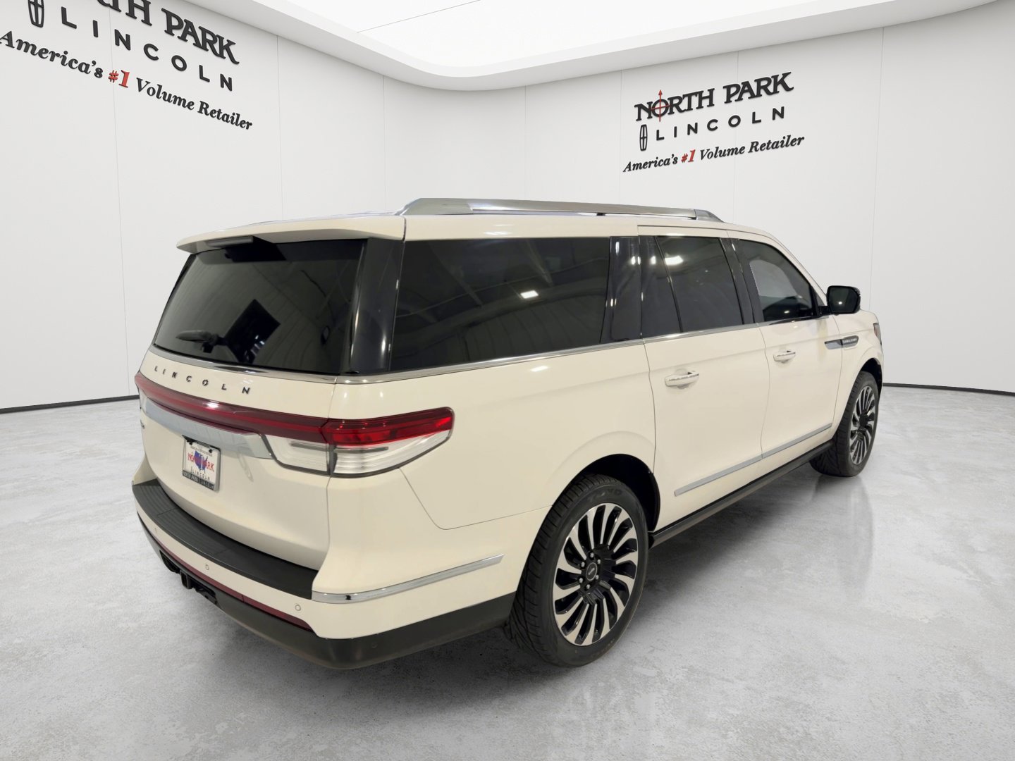 Used 2022 Lincoln Navigator L Black Label AWD/4WD image 7