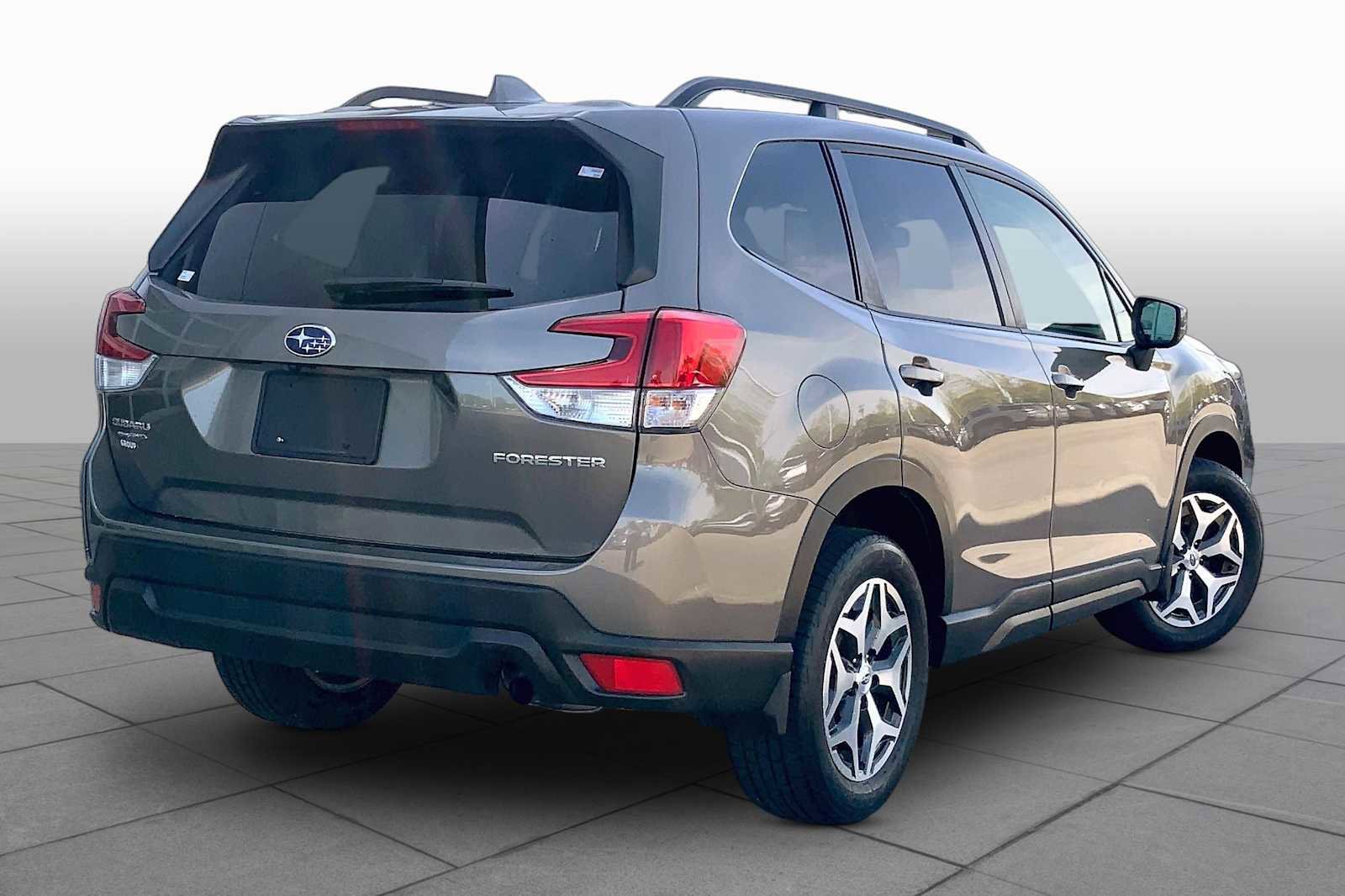 Used 2020 Subaru Forester Premium AWD/4WD image 13