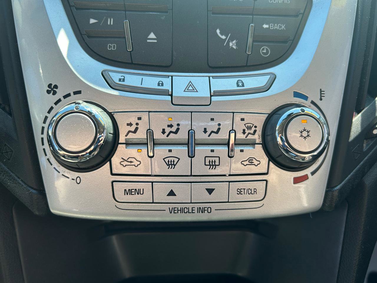 Used 2011 Chevrolet Equinox LT w/ Driver Convenience Package image 24