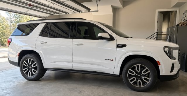 Used 2024 GMC Yukon AT4 w/ AT4 Premium Package AWD/4WD image 4