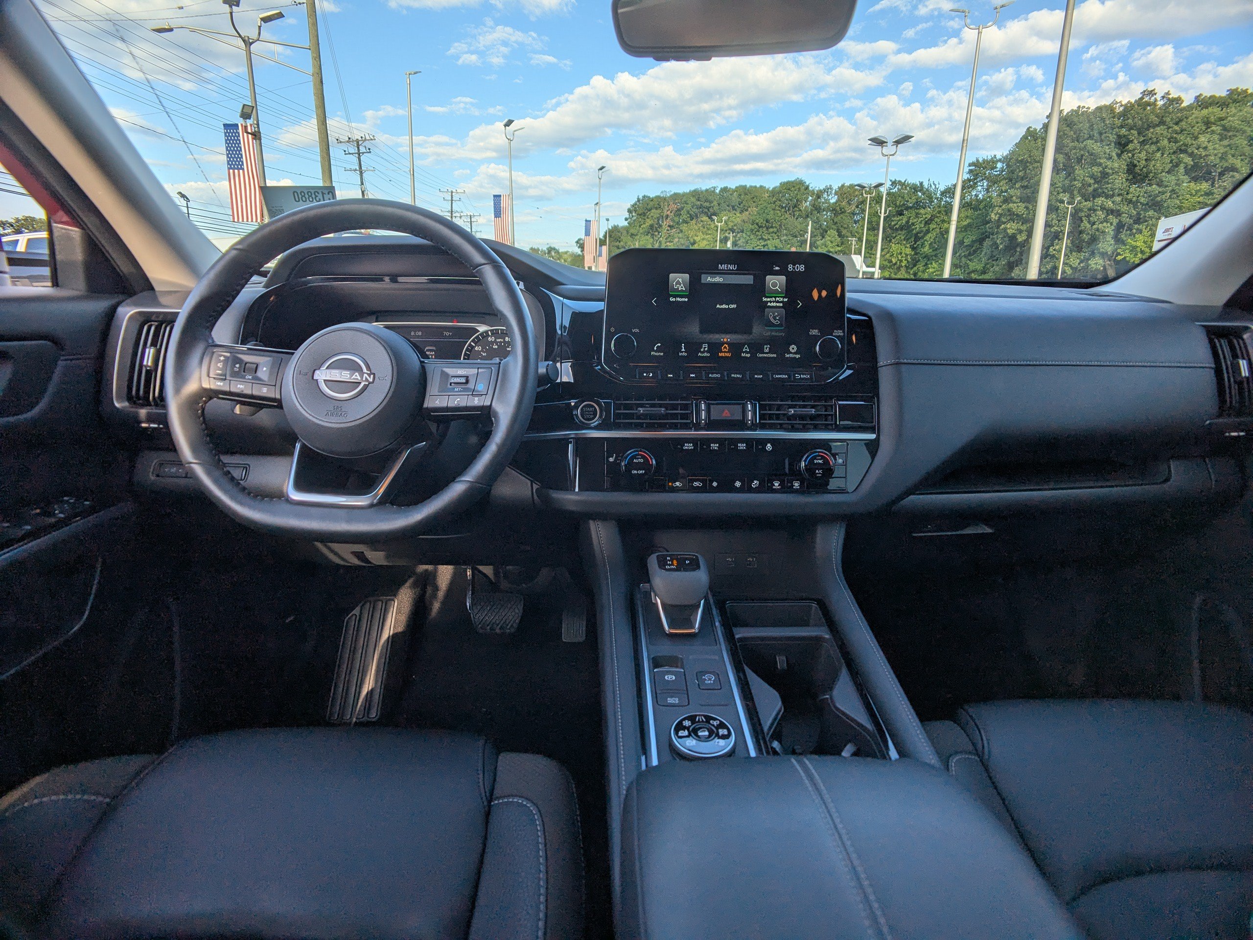 Used 2023 Nissan Pathfinder SL w/ Black Appearance Package AWD/4WD image 18