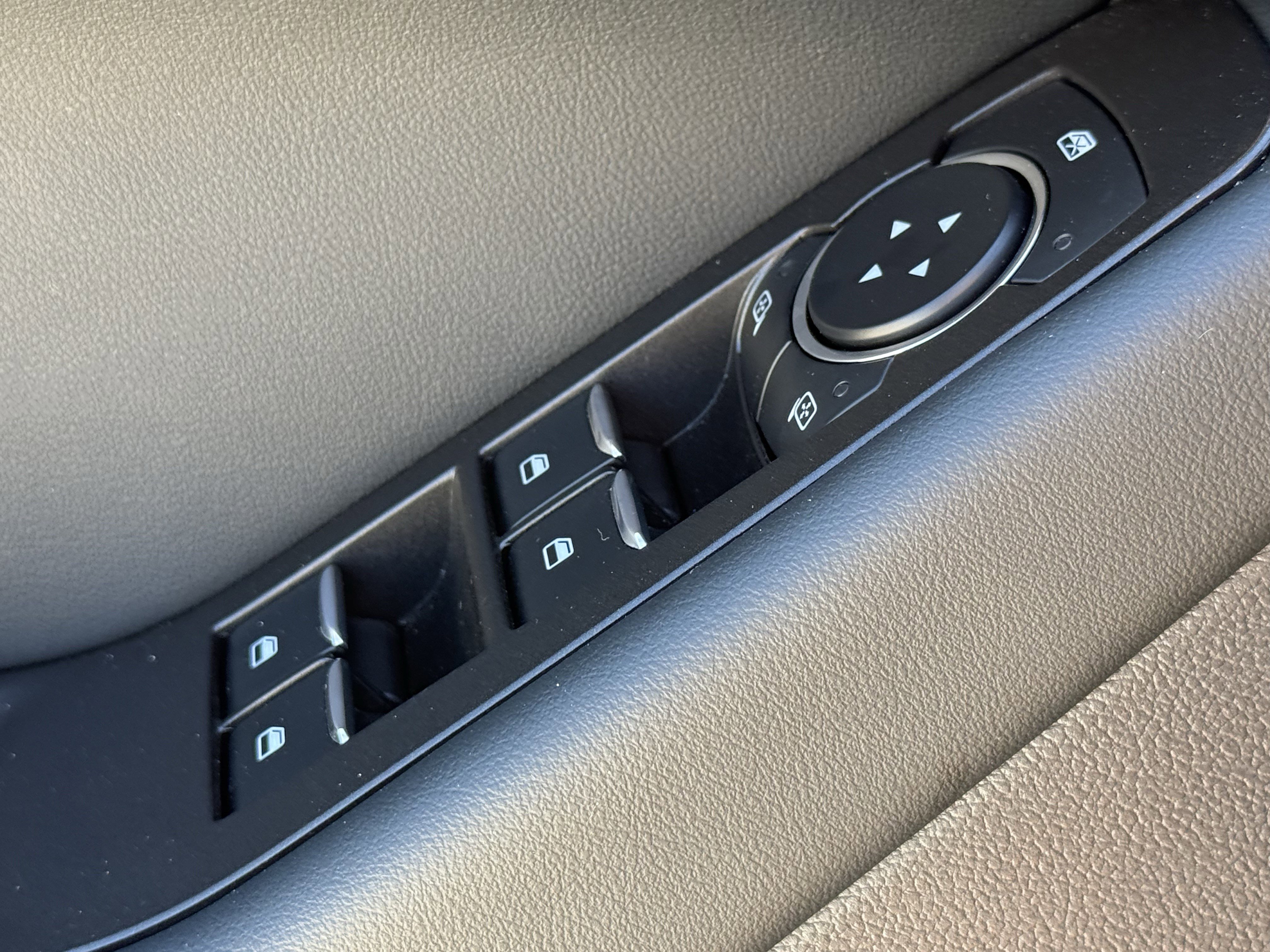 Used 2025 Ford Explorer ST-Line image 28