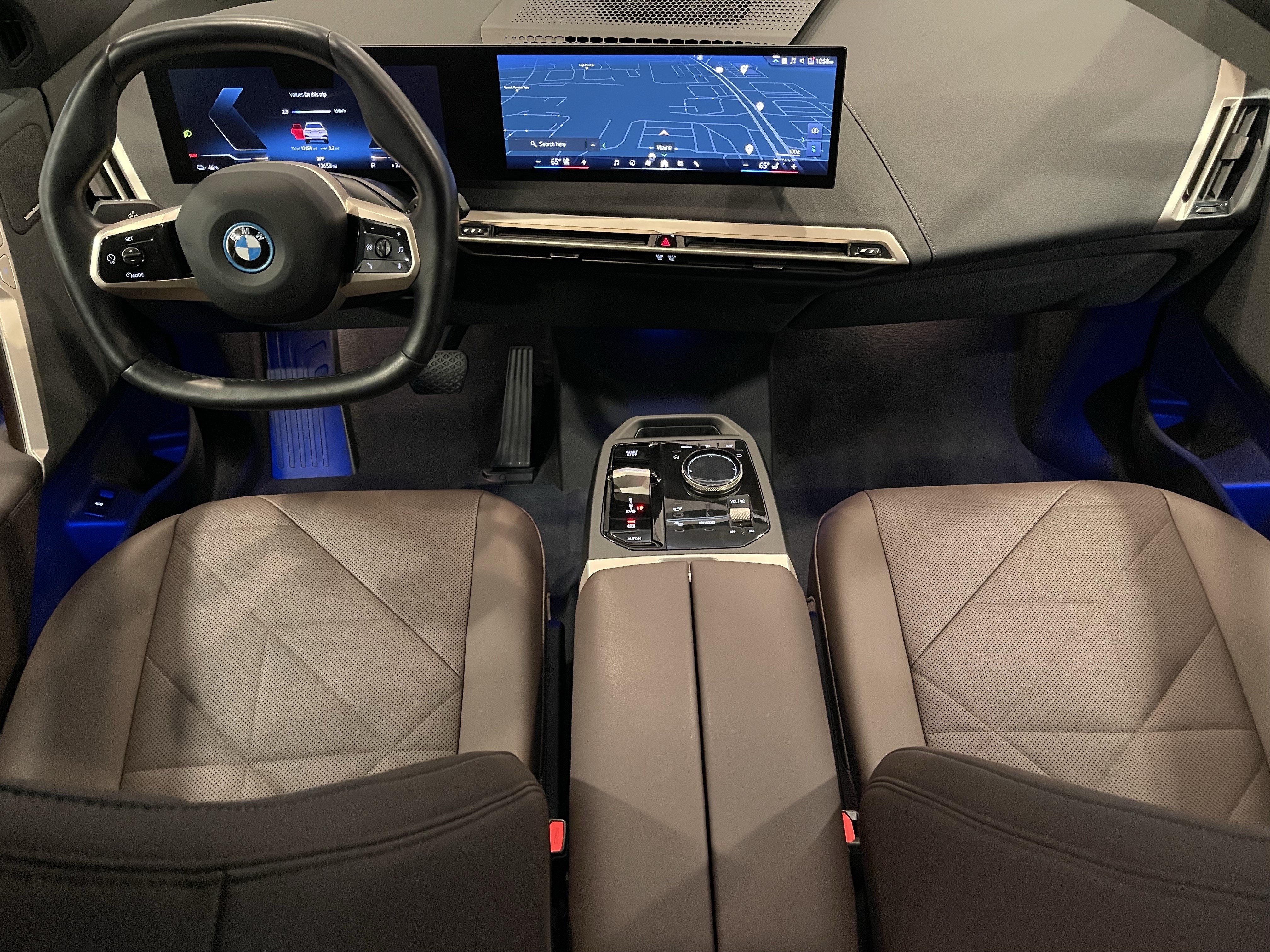 Used 2024 BMW iX xDrive50 w/ Sport Package AWD/4WD image 16