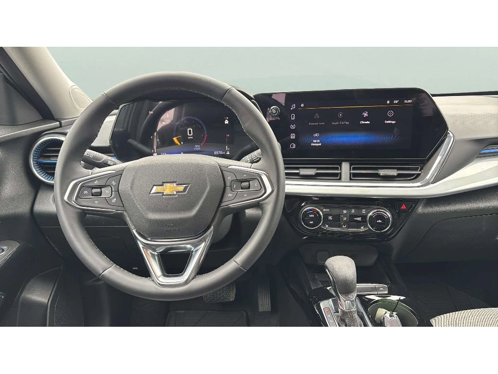 Used 2025 Chevrolet Trax LT w/ Sunroof Package image 12