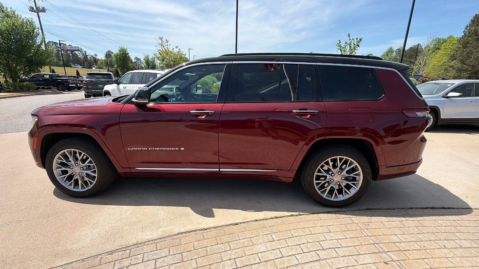 Used 2025 Jeep Grand Cherokee L Summit w/ Advanced Protech Group IV image 11