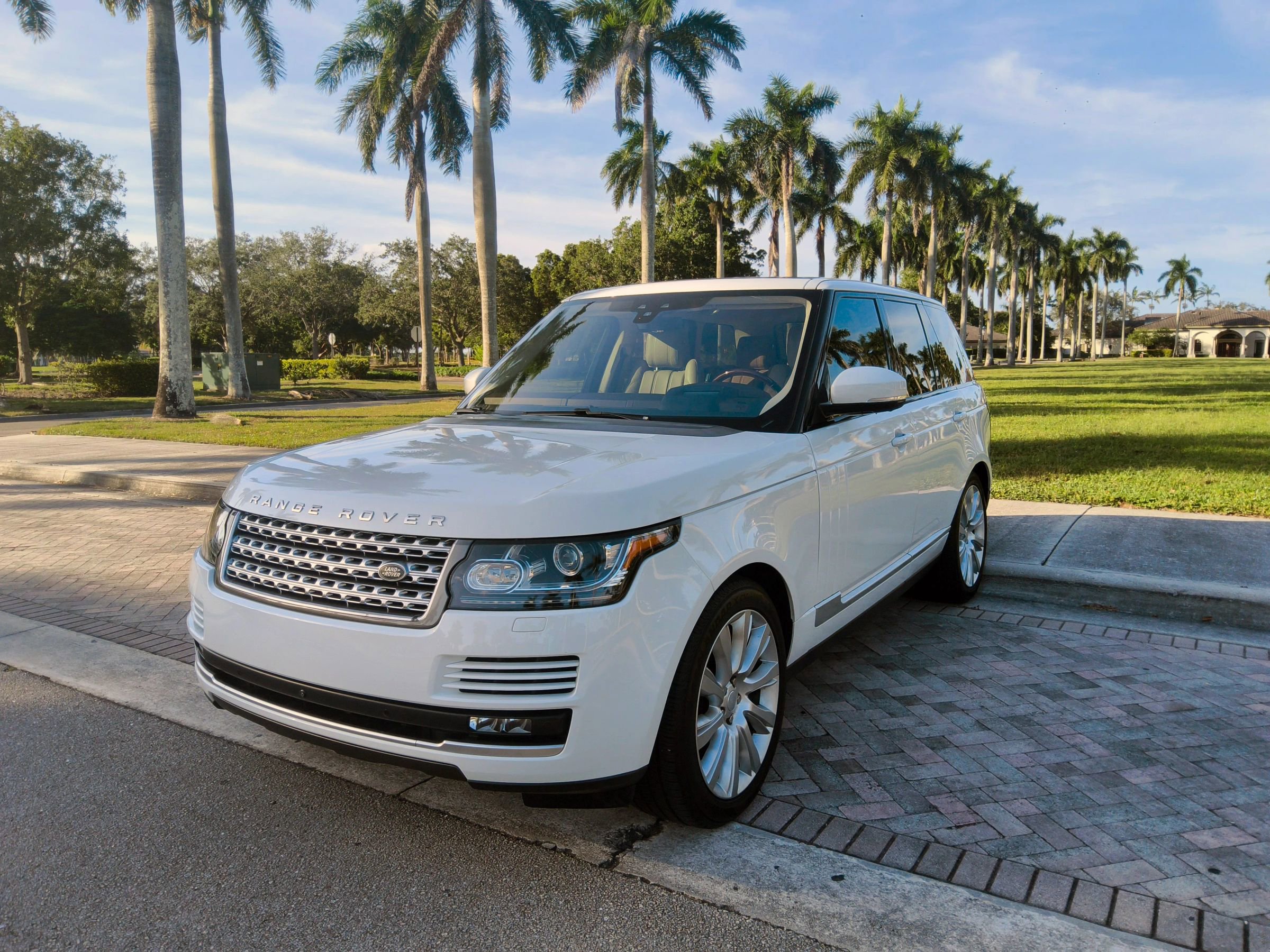 Used 2017 Land Rover Range Rover Supercharged image 3