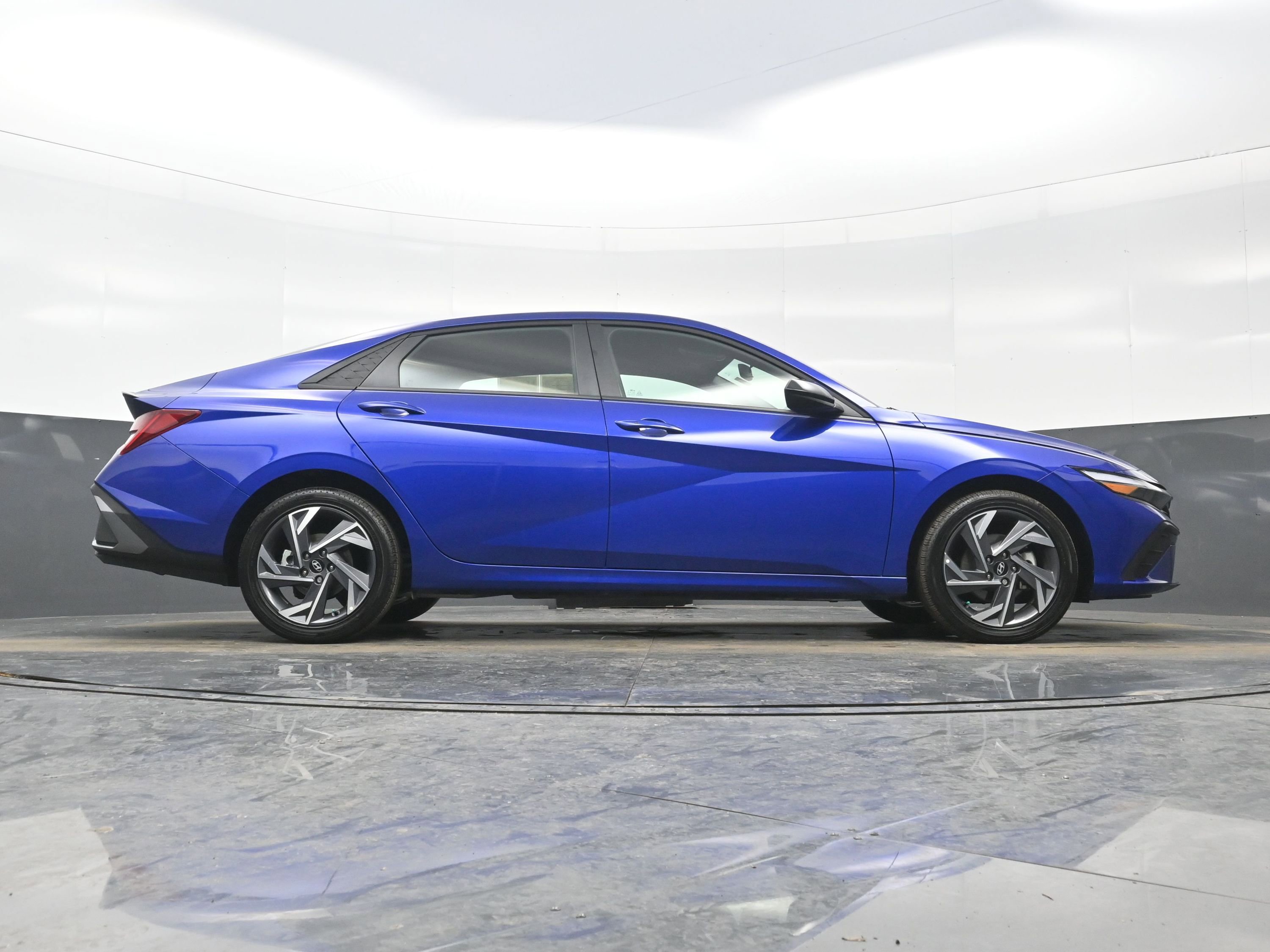 Certified 2025 Hyundai Elantra SEL image 30