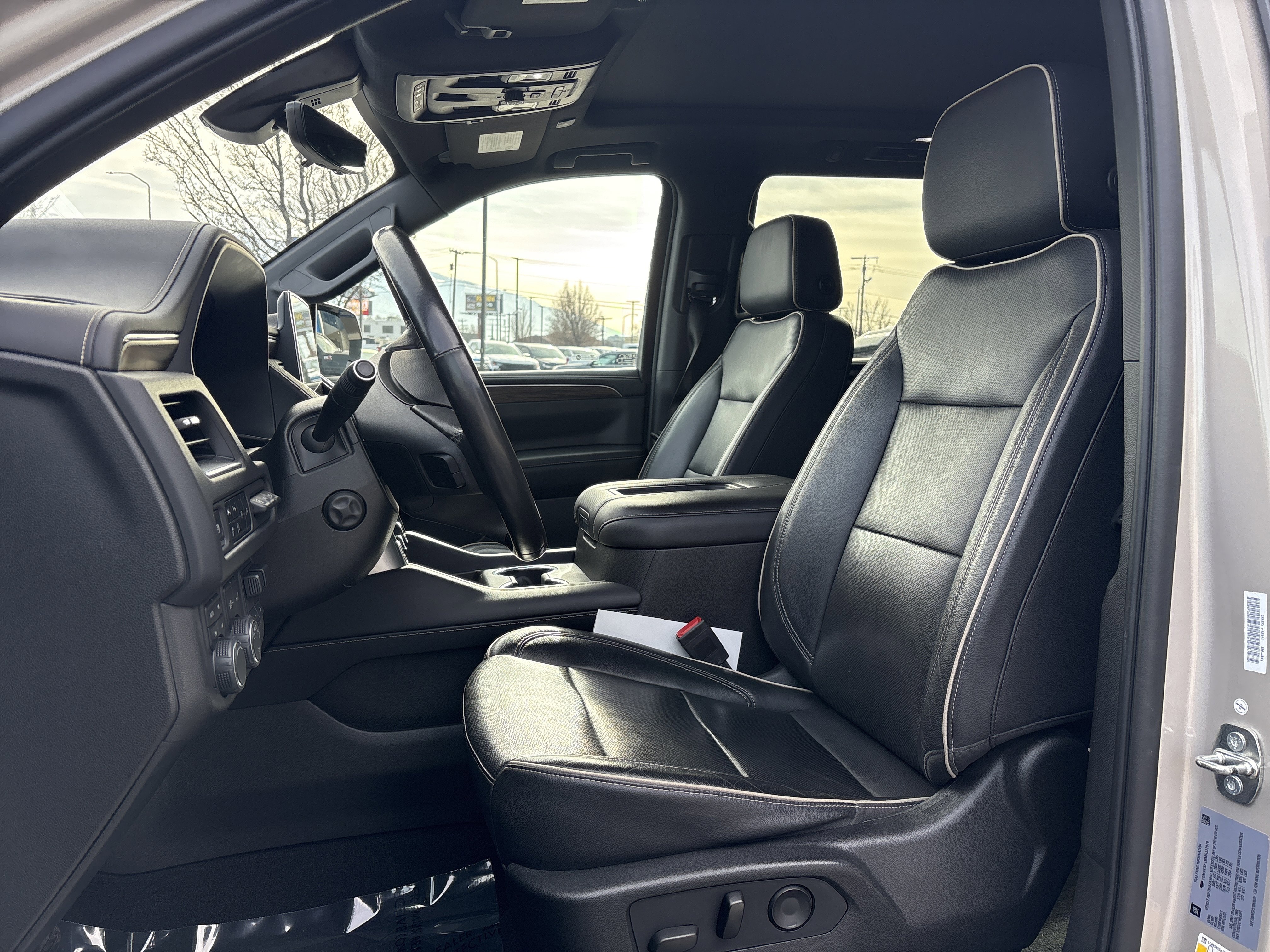 Used 2021 Chevrolet Tahoe Premier w/ Premium Package image 12