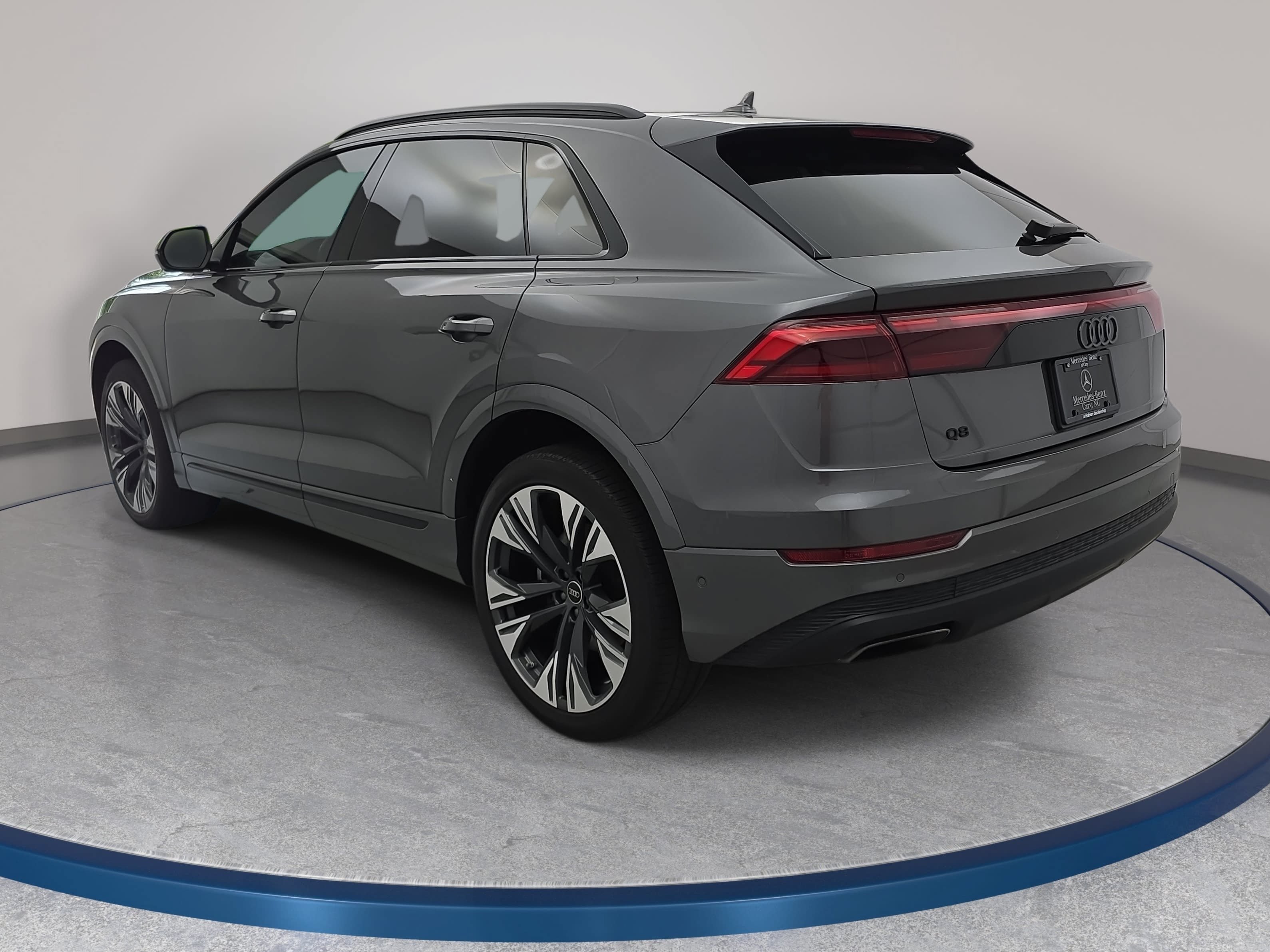 Used 2024 Audi Q8 Premium Plus AWD/4WD image 7