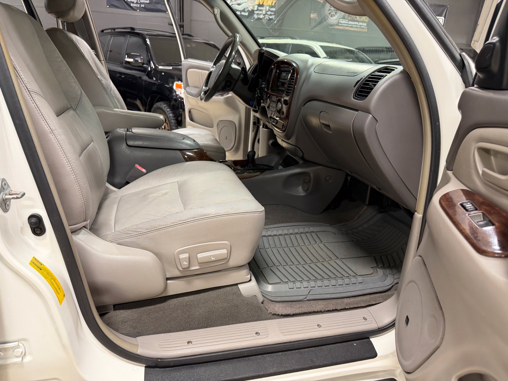 Used 2004 Toyota Sequoia Limited AWD/4WD image 27