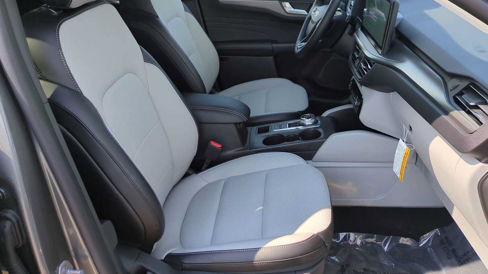New 2025 Ford Escape SE FWD image 19
