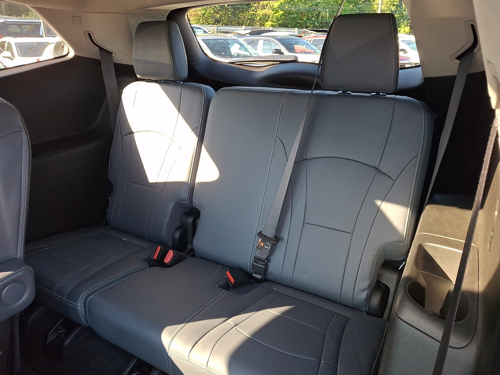 Used 2018 Buick Enclave Essence AWD/4WD image 10