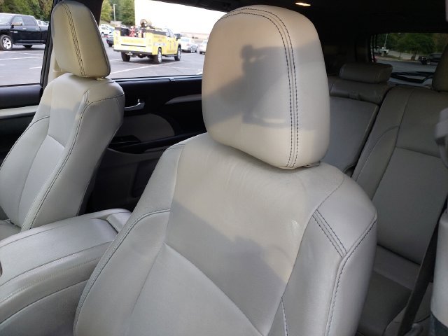 Used 2016 Toyota Highlander XLE AWD/4WD image 6