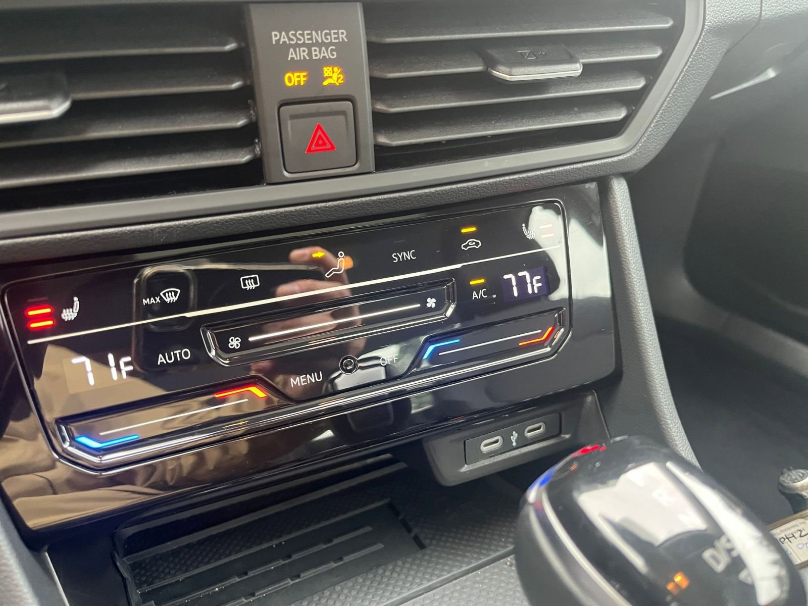 Used 2025 Volkswagen Jetta SE image 24