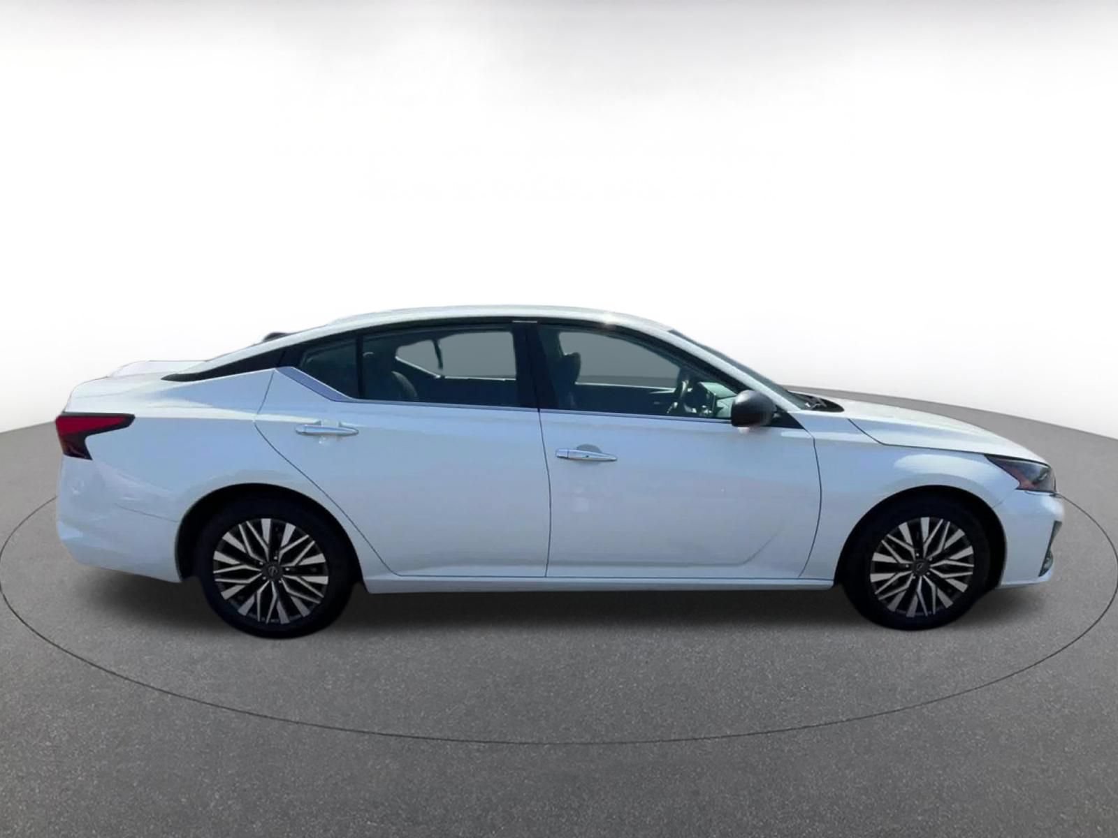 Used 2025 Nissan Altima 2.5 SV FWD image 16