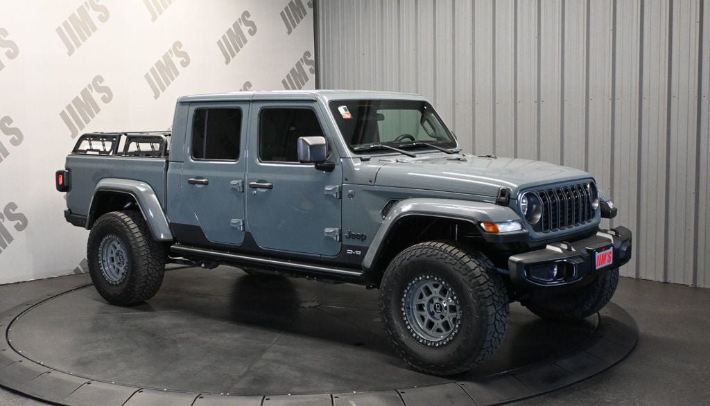 Used 2024 Jeep Gladiator Sport AWD/4WD image 3